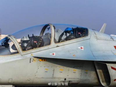 海军航空大学某团组织实战化飞行训练