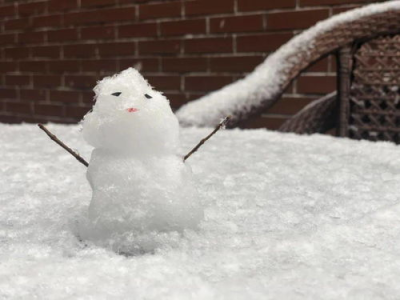 双十二初雪惊喜降临：银装素裹，浪漫满城