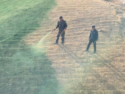 男子把玉米扔九寨沟水里被游客怒怼