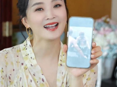 “51岁王艳晒19岁帅气儿子球球近照，星二代成长蜕变引关注”