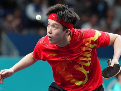 “腰伤困扰！王楚钦赛场离场，无法弯腰引发关注”